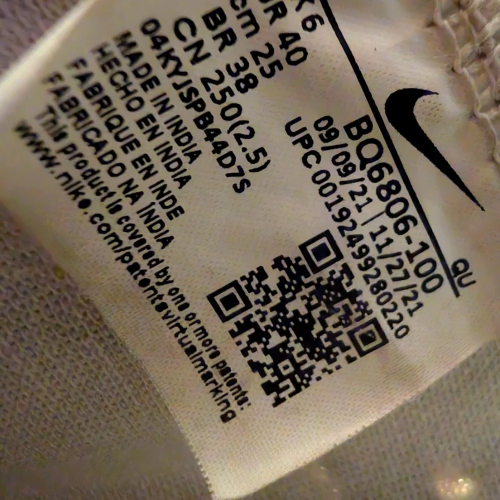 Nike Black and White‎ Mid Sneakers Size 7